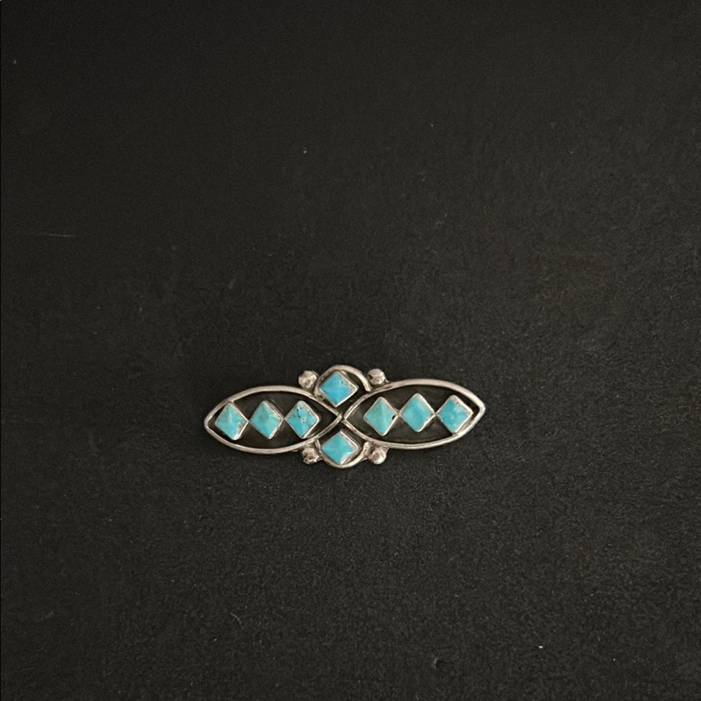 Vintage Native American Zuni turquoise/sterling silver brooch.